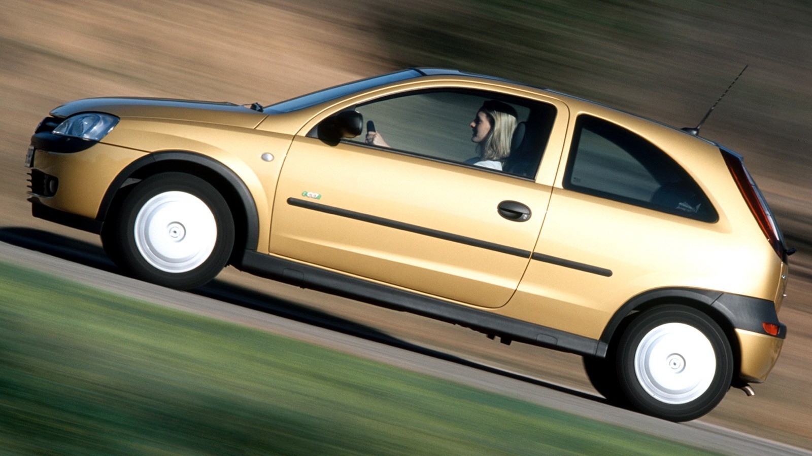 На фото: Opel Corsa 3-door (C) '2000–03
