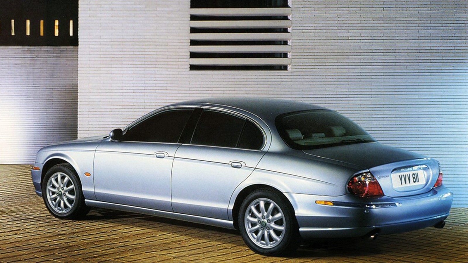 На фото: Jaguar S-Type '2003–06